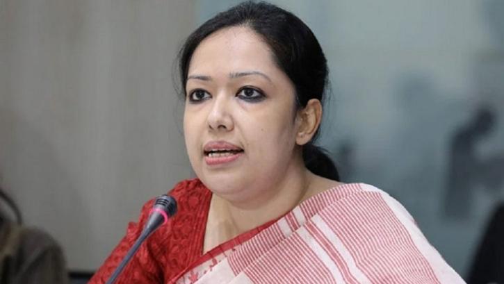 নির্বাহী ম্যাজিস্ট্রেটকে হুমকি: রুমিন ফারহানাকে শোকজ